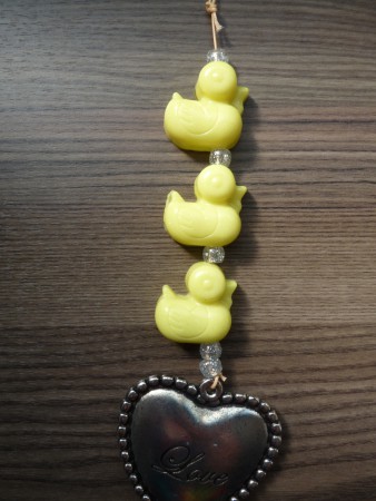 In de eendjes zit cosmetische glitter verwerkt.