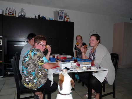 Een koek en een kop thee bij binnenkomst